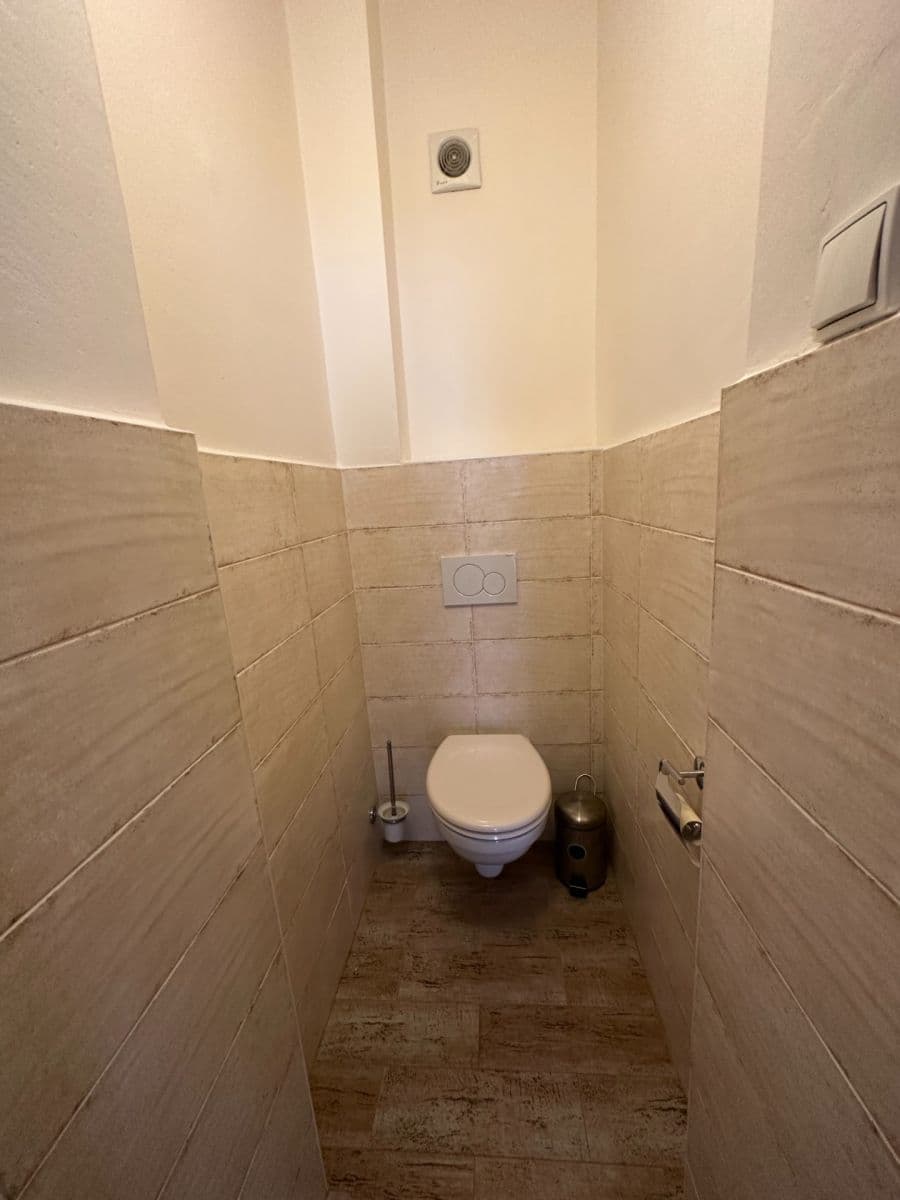 Prenájom bytu 3-izbový 94 m², Šumavská, Praha, Praha Prenájom bytu 3-izbový 94 m², Šumavská, Praha, Praha