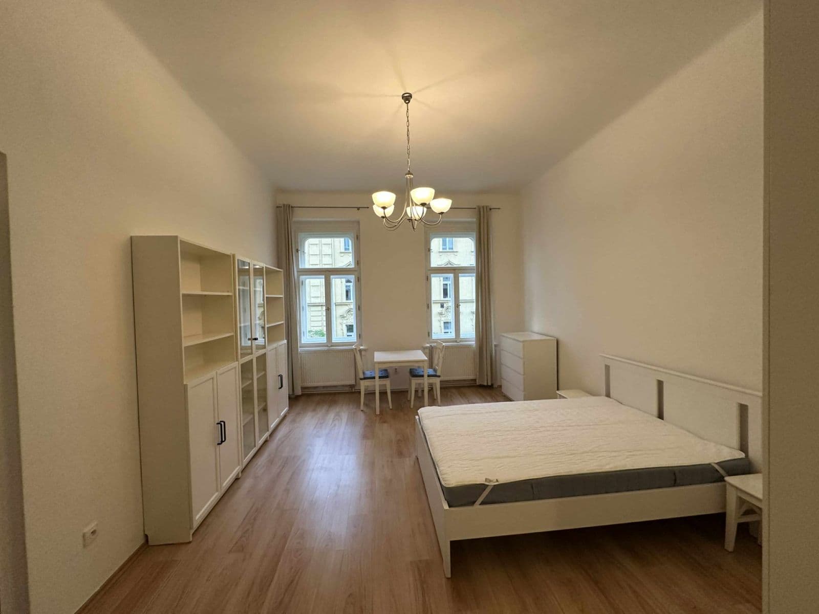 Prenájom bytu 3-izbový 94 m², Šumavská, Praha, Praha Prenájom bytu 3-izbový 94 m², Šumavská, Praha, Praha