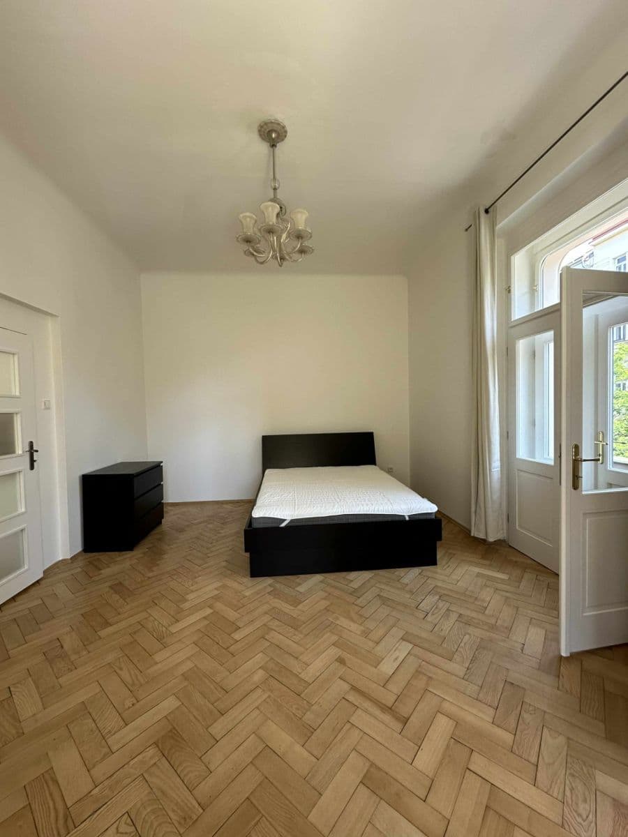 Prenájom bytu 3-izbový 94 m², Šumavská, Praha, Praha Prenájom bytu 3-izbový 94 m², Šumavská, Praha, Praha