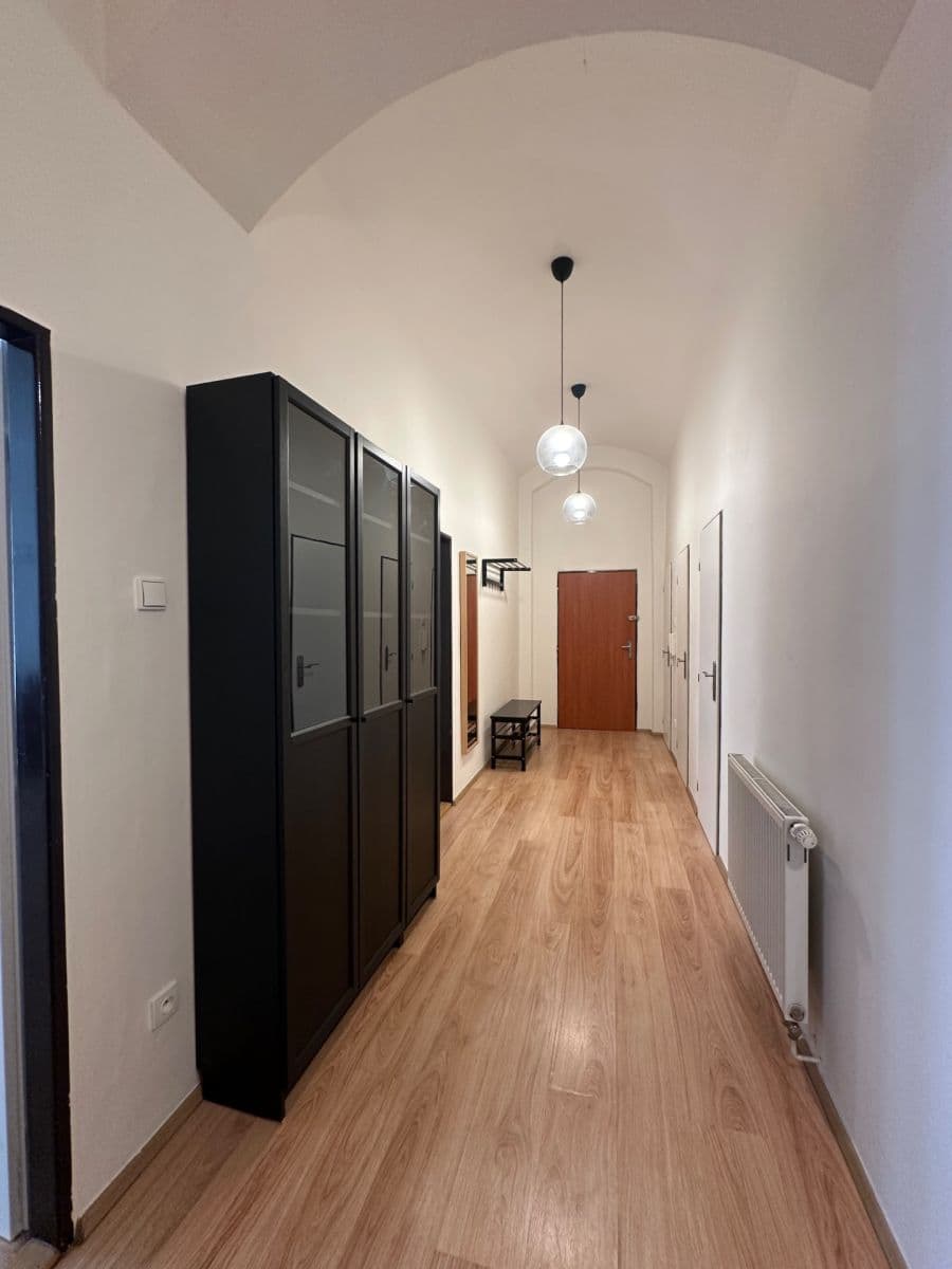 Prenájom bytu 3-izbový 94 m², Šumavská, Praha, Praha Prenájom bytu 3-izbový 94 m², Šumavská, Praha, Praha