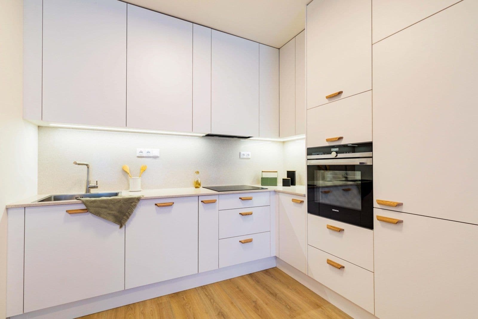 Prenájom bytu 3-izbový 92 m², Vrbenského, Praha, Praha Prenájom bytu 3-izbový 92 m², Vrbenského, Praha, Praha