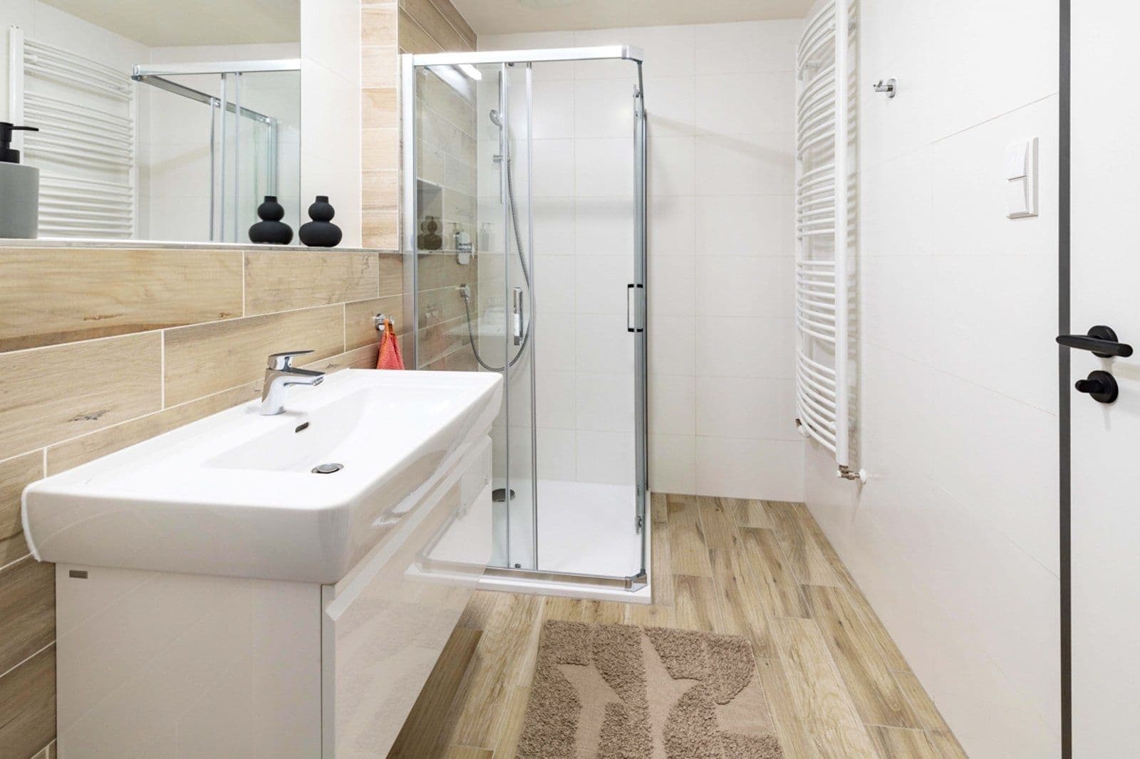 Prenájom bytu 3-izbový 92 m², Vrbenského, Praha, Praha Prenájom bytu 3-izbový 92 m², Vrbenského, Praha, Praha