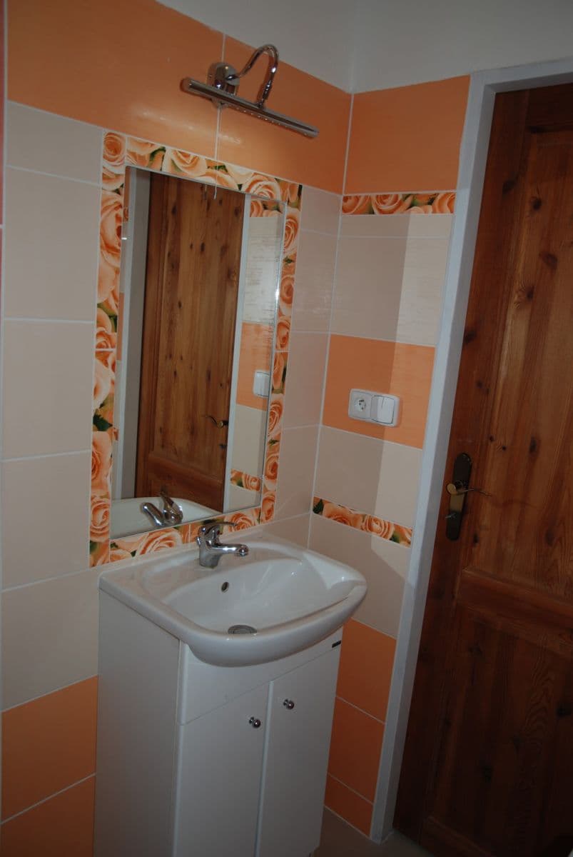 Prenájom bytu 42 m², Orebitská, Praha, Praha Prenájom bytu 42 m², Orebitská, Praha, Praha