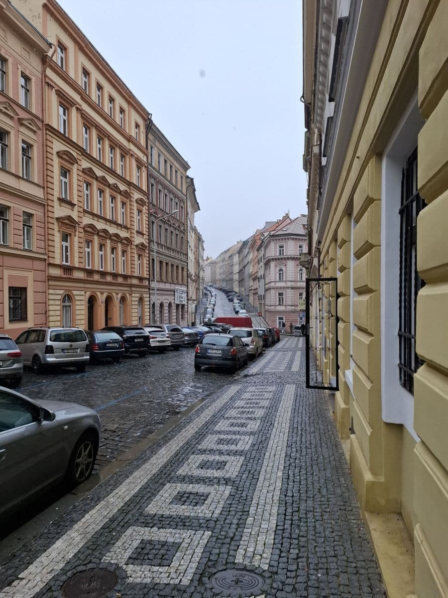 Prenájom bytu 42 m², Orebitská, Praha, Praha Prenájom bytu 42 m², Orebitská, Praha, Praha
