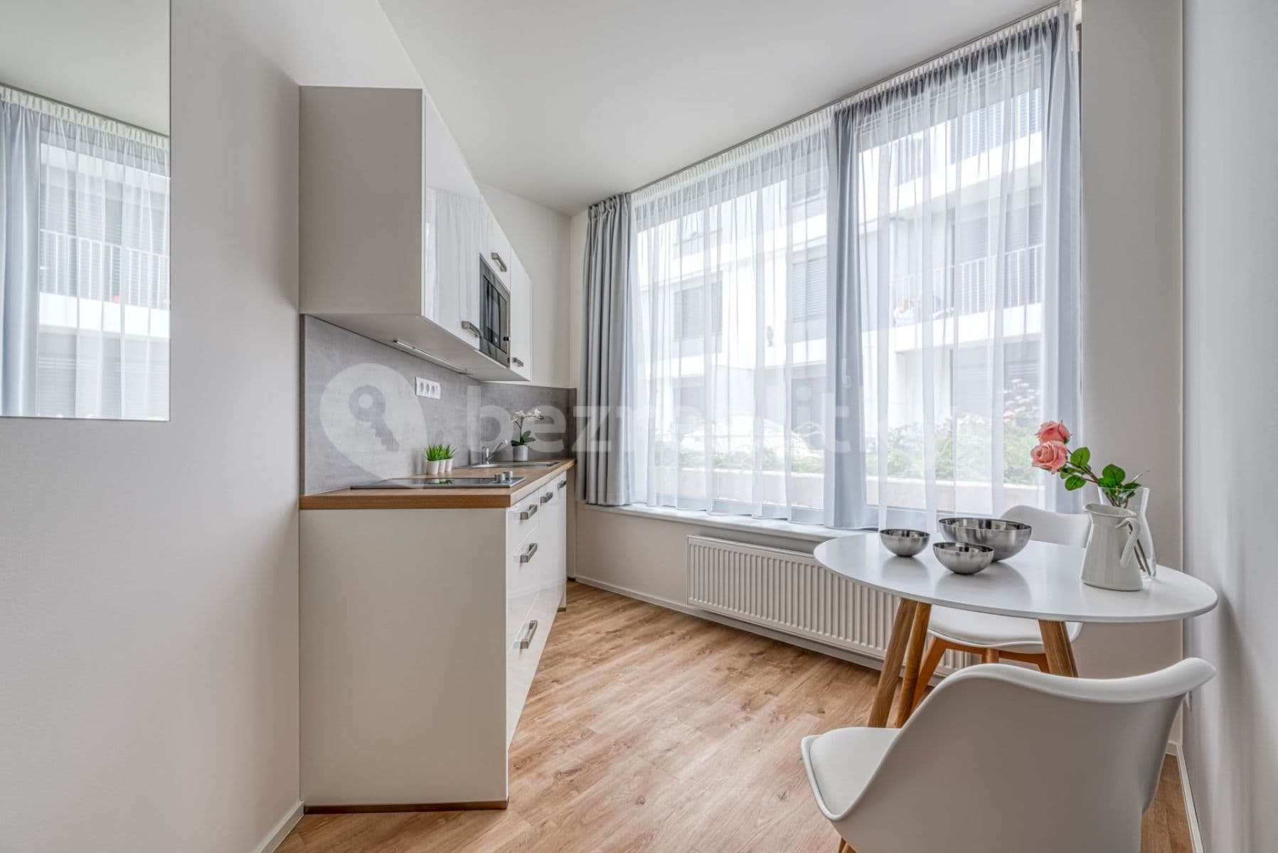 Prenájom bytu 1-izbový 30 m², Mukařovského, Praha, Praha Prenájom bytu 1-izbový 30 m², Mukařovského, Praha, Praha