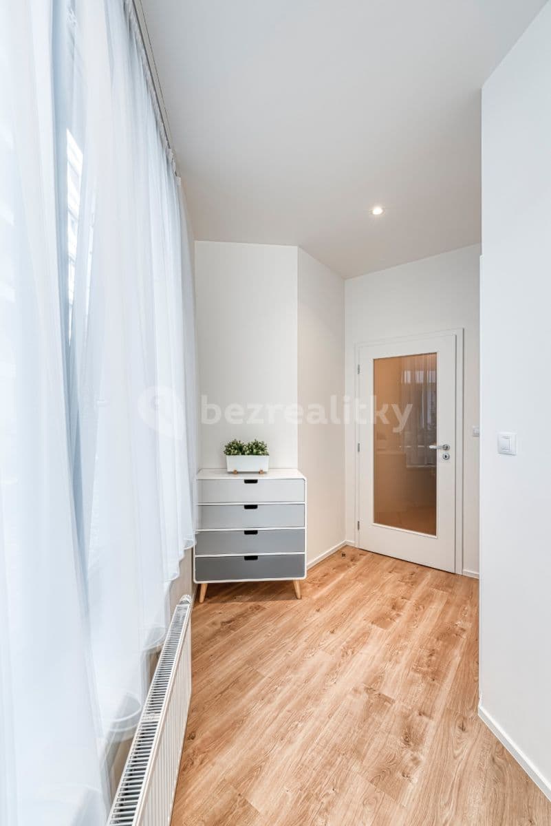 Prenájom bytu 1-izbový 30 m², Mukařovského, Praha, Praha Prenájom bytu 1-izbový 30 m², Mukařovského, Praha, Praha