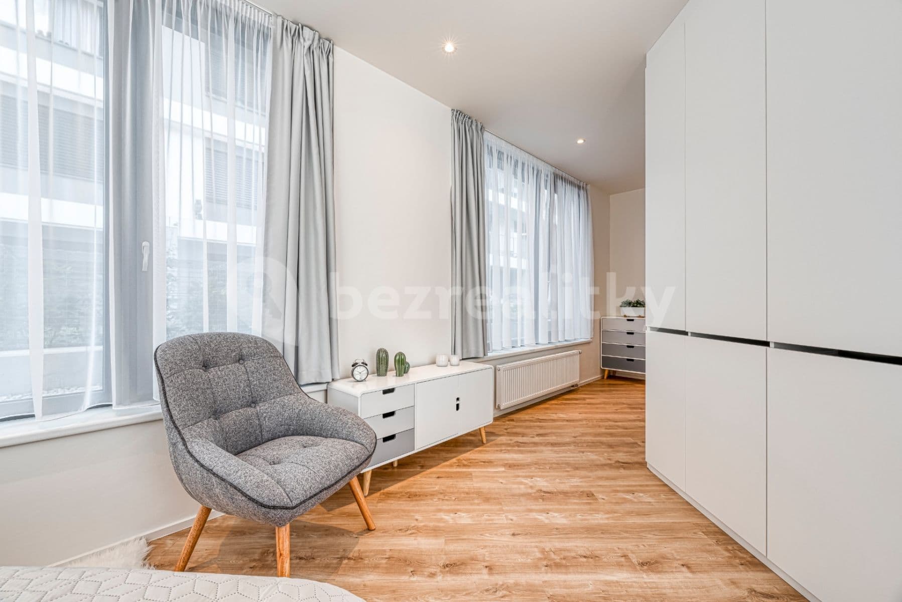 Prenájom bytu 1-izbový 30 m², Mukařovského, Praha, Praha Prenájom bytu 1-izbový 30 m², Mukařovského, Praha, Praha