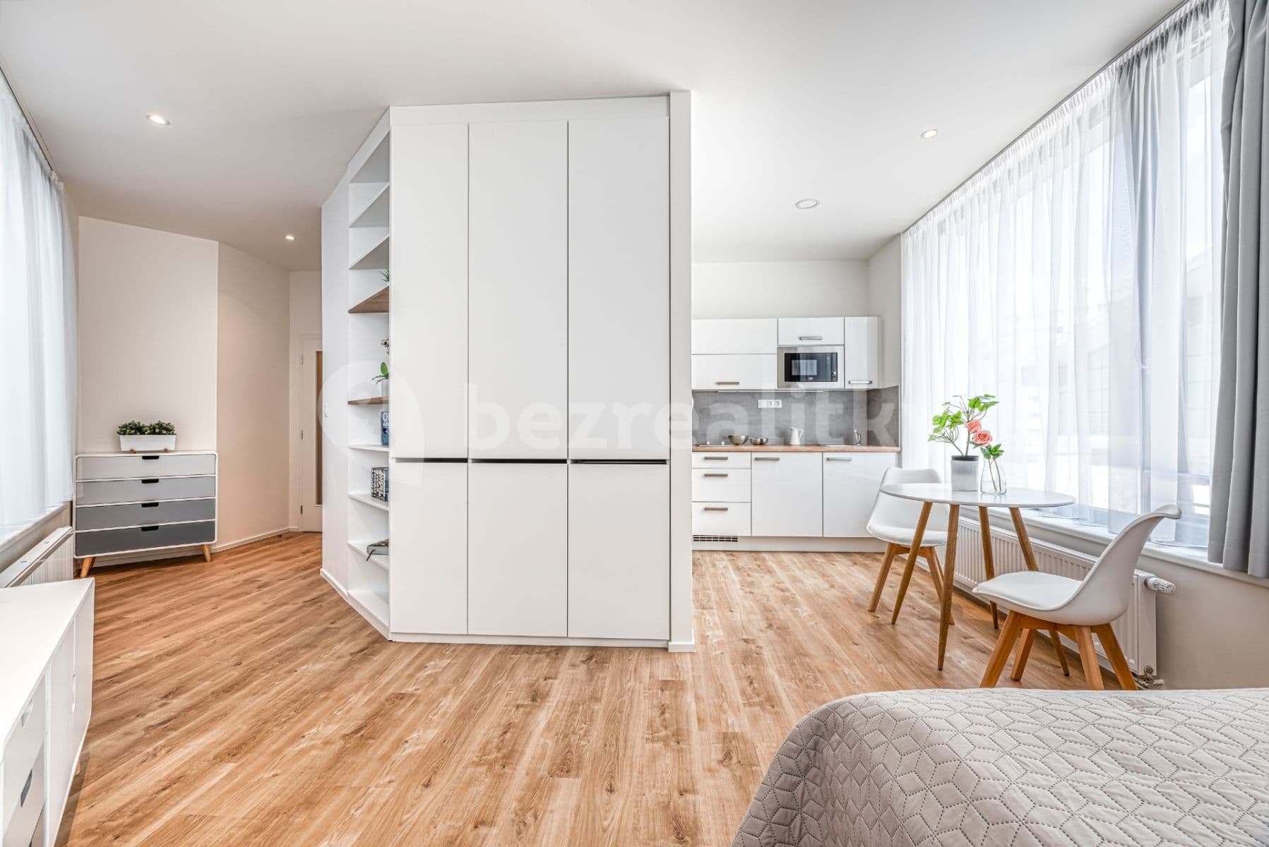 Prenájom bytu 1-izbový 30 m², Mukařovského, Praha, Praha Prenájom bytu 1-izbový 30 m², Mukařovského, Praha, Praha