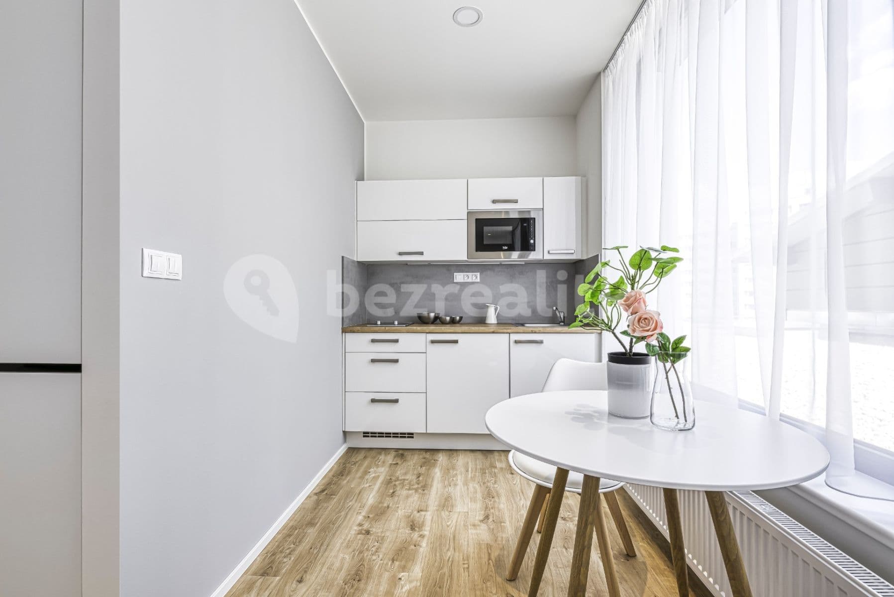 Prenájom bytu 1-izbový 30 m², Mukařovského, Praha, Praha Prenájom bytu 1-izbový 30 m², Mukařovského, Praha, Praha