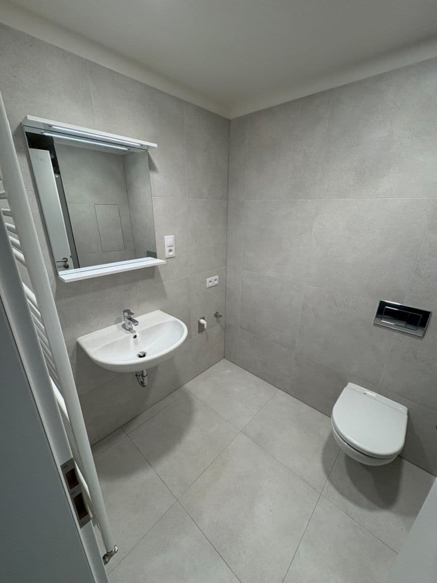 Prenájom bytu 1-izbový 34 m², Poděbradská, Praha, Praha Prenájom bytu 1-izbový 34 m², Poděbradská, Praha, Praha