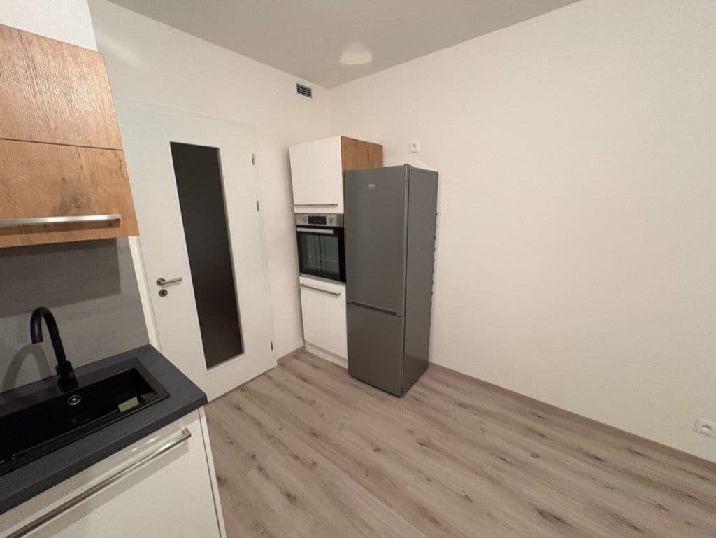 Prenájom bytu 1-izbový 34 m², Poděbradská, Praha, Praha Prenájom bytu 1-izbový 34 m², Poděbradská, Praha, Praha
