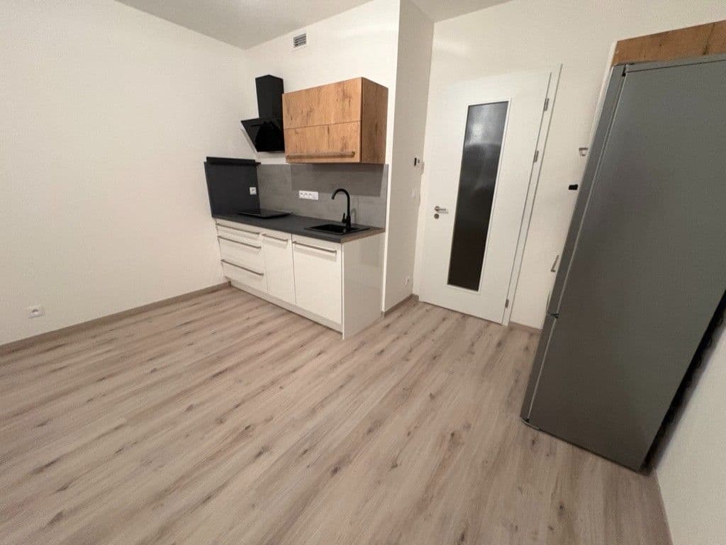 Prenájom bytu 1-izbový 34 m², Poděbradská, Praha, Praha Prenájom bytu 1-izbový 34 m², Poděbradská, Praha, Praha