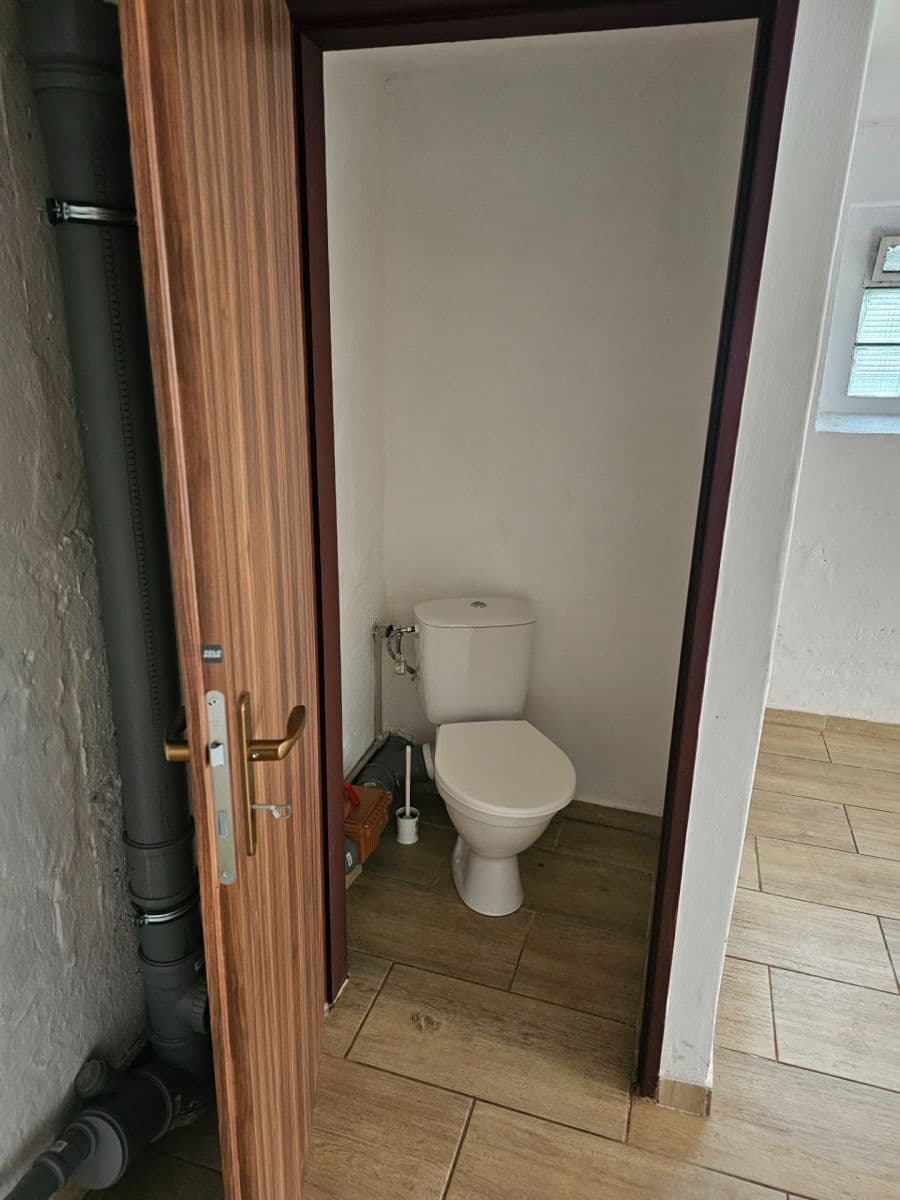 Prenájom nebytového priestoru 40 m², Sadská, Praha, Praha Prenájom nebytového priestoru 40 m², Sadská, Praha, Praha