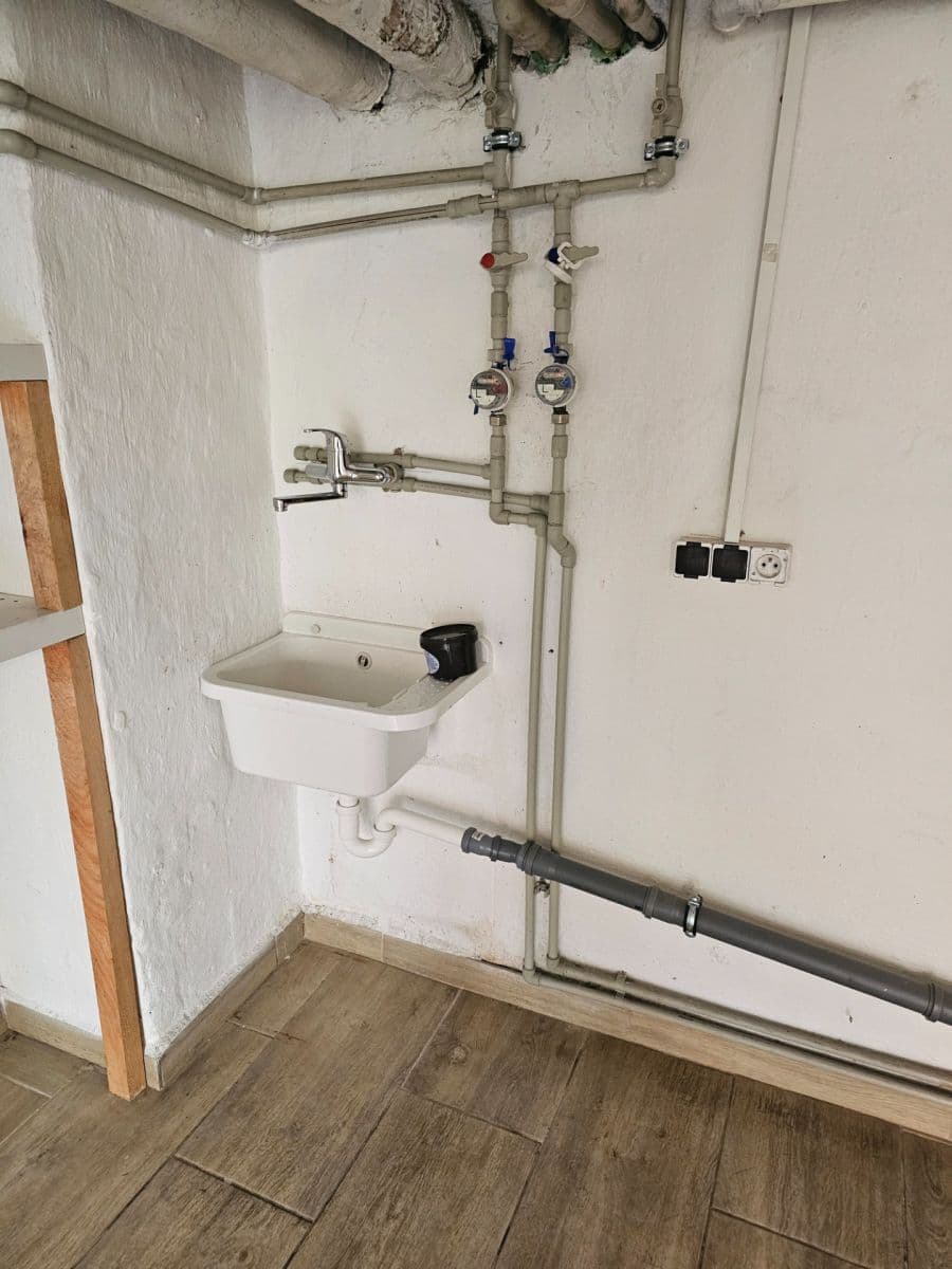 Prenájom nebytového priestoru 40 m², Sadská, Praha, Praha Prenájom nebytového priestoru 40 m², Sadská, Praha, Praha