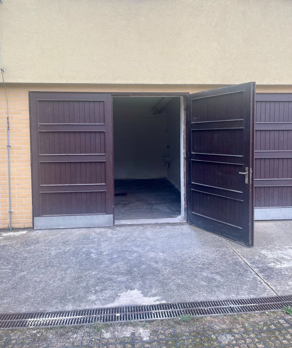 Prenájom garáže 21 m², Terronská, Praha, Praha Prenájom garáže 21 m², Terronská, Praha, Praha