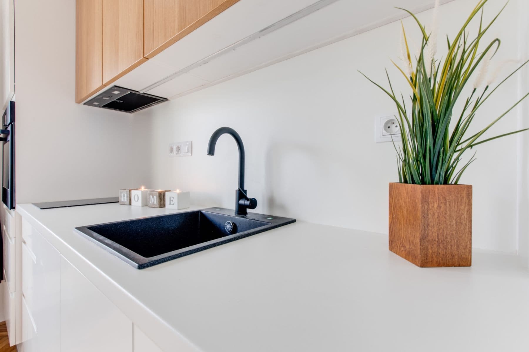 Prenájom bytu 3-izbový 72 m², U Hranic, Praha, Praha Prenájom bytu 3-izbový 72 m², U Hranic, Praha, Praha