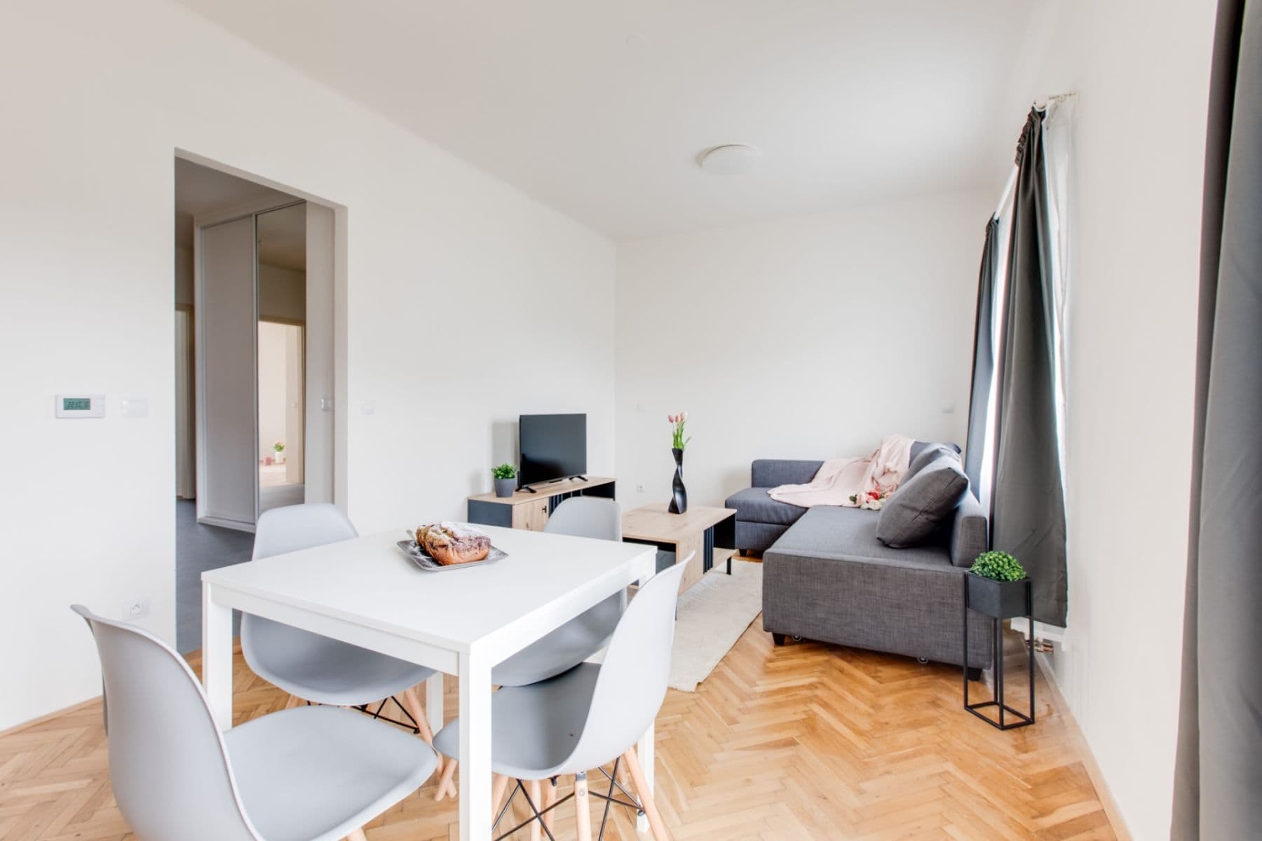 Prenájom bytu 3-izbový 72 m², U Hranic, Praha, Praha Prenájom bytu 3-izbový 72 m², U Hranic, Praha, Praha