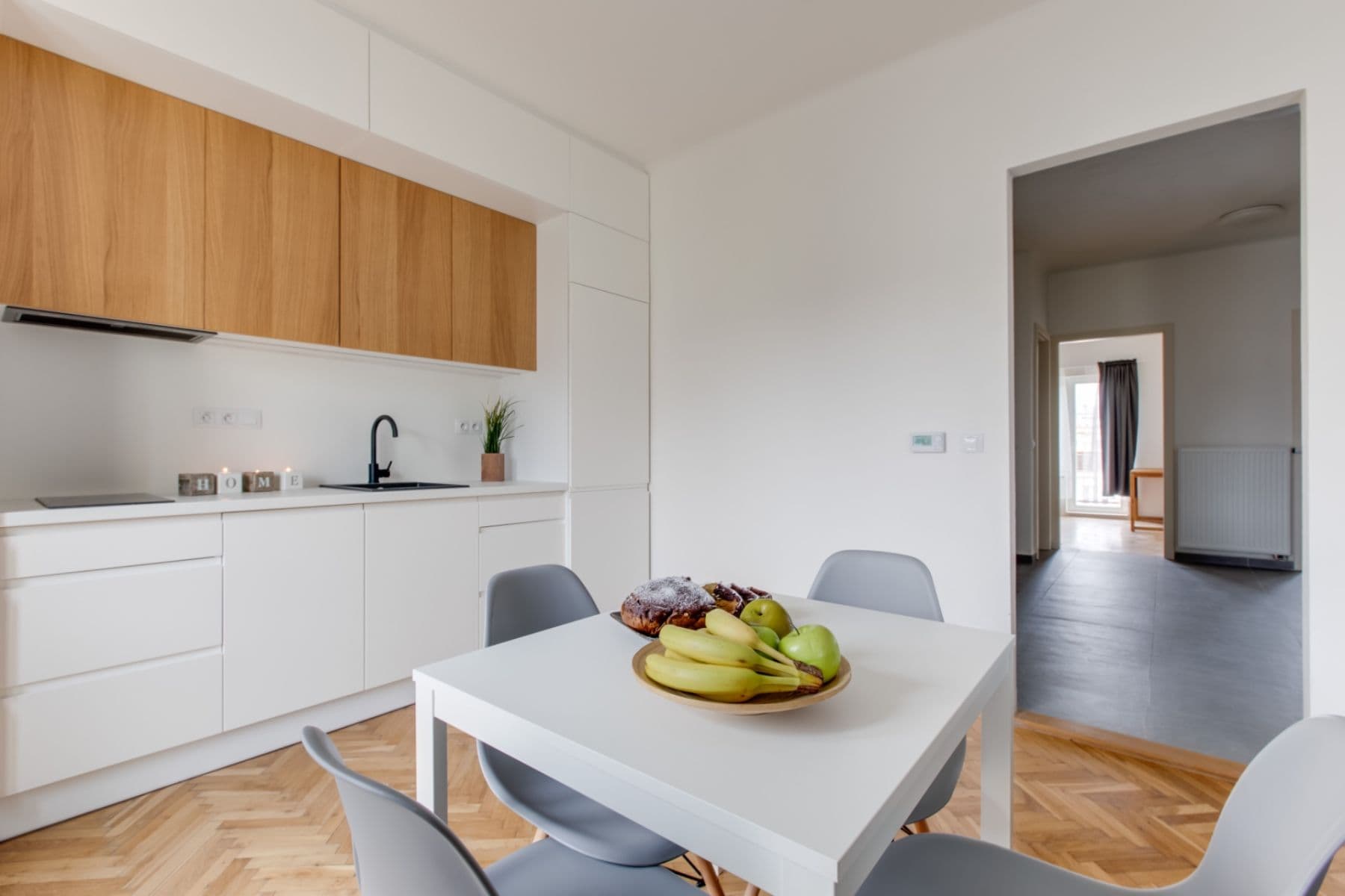 Prenájom bytu 3-izbový 72 m², U Hranic, Praha, Praha Prenájom bytu 3-izbový 72 m², U Hranic, Praha, Praha
