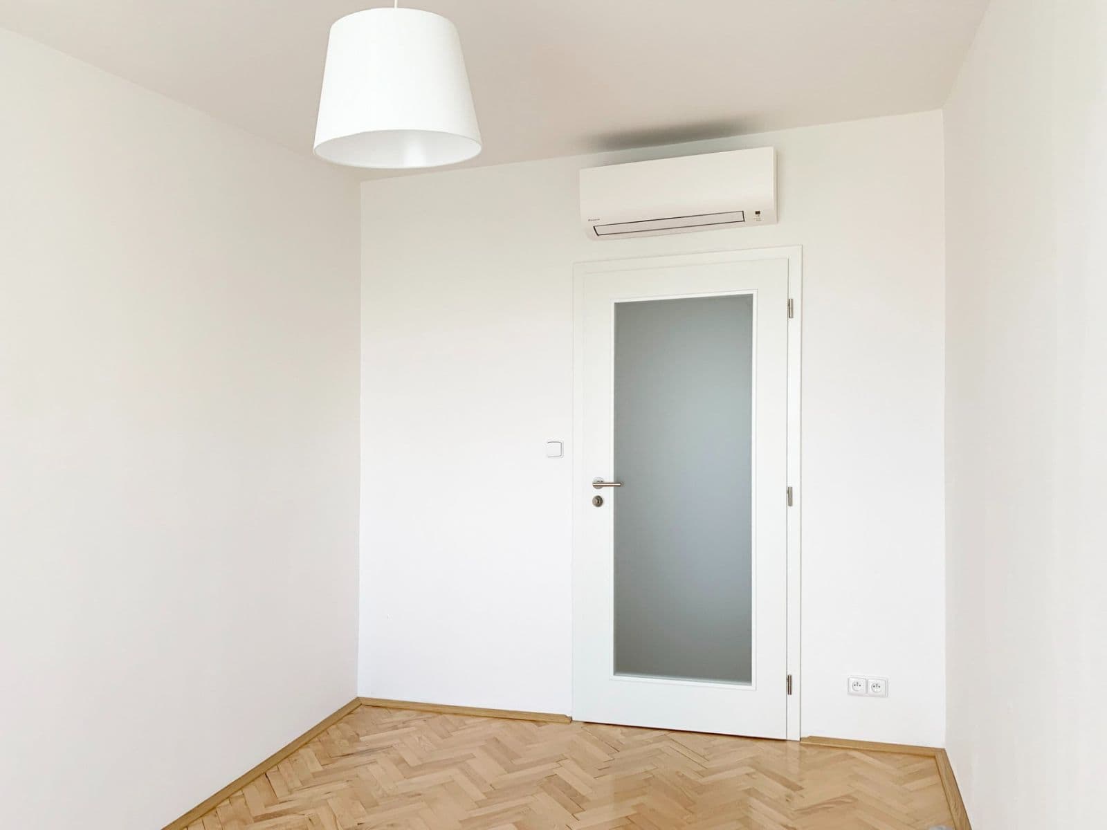 Prenájom bytu 2-izbový 60 m², Ke Strašnické, Praha, Praha Prenájom bytu 2-izbový 60 m², Ke Strašnické, Praha, Praha