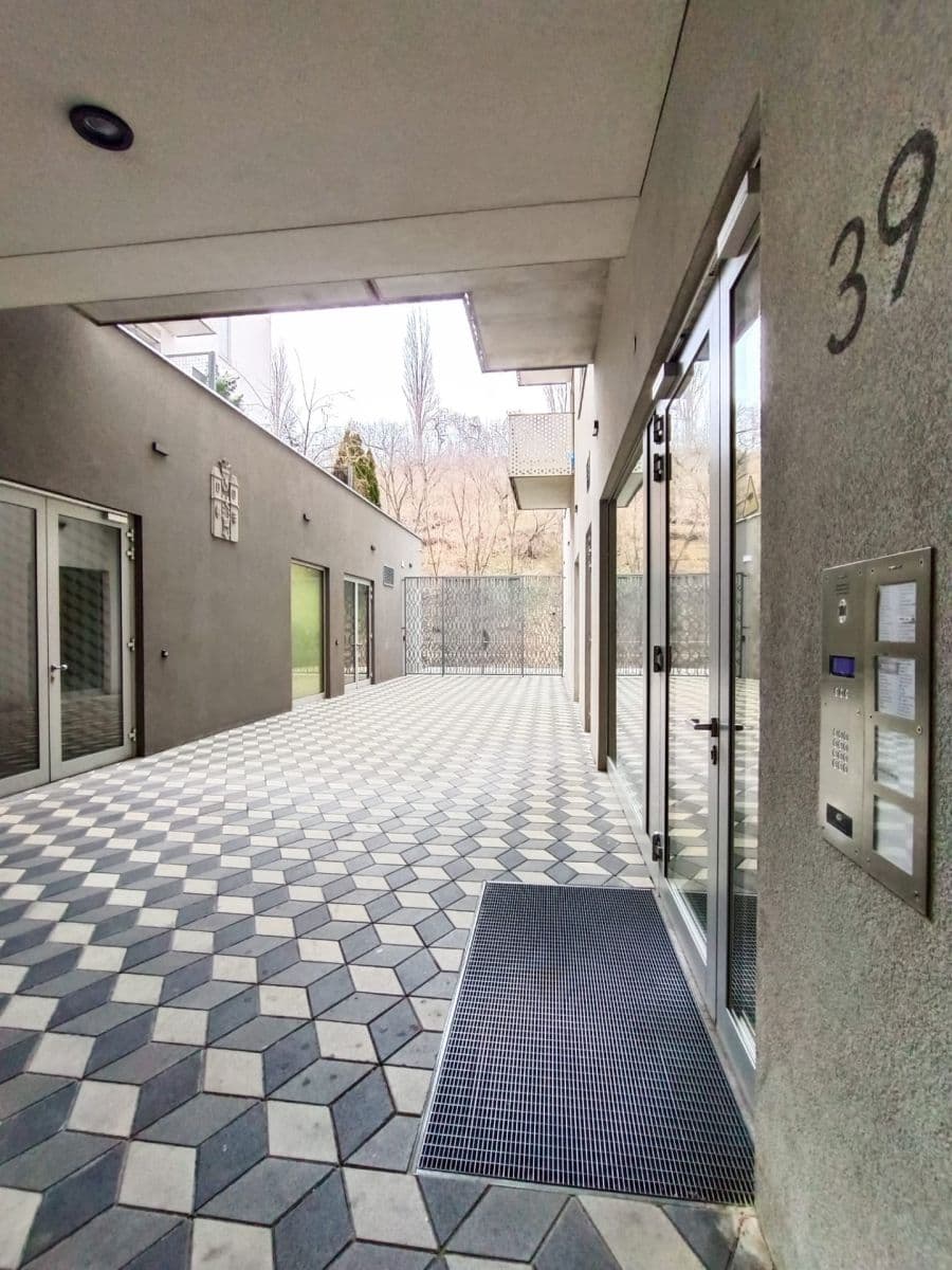 Prenájom bytu 1-izbový 34 m², Hartigova, Praha, Praha Prenájom bytu 1-izbový 34 m², Hartigova, Praha, Praha