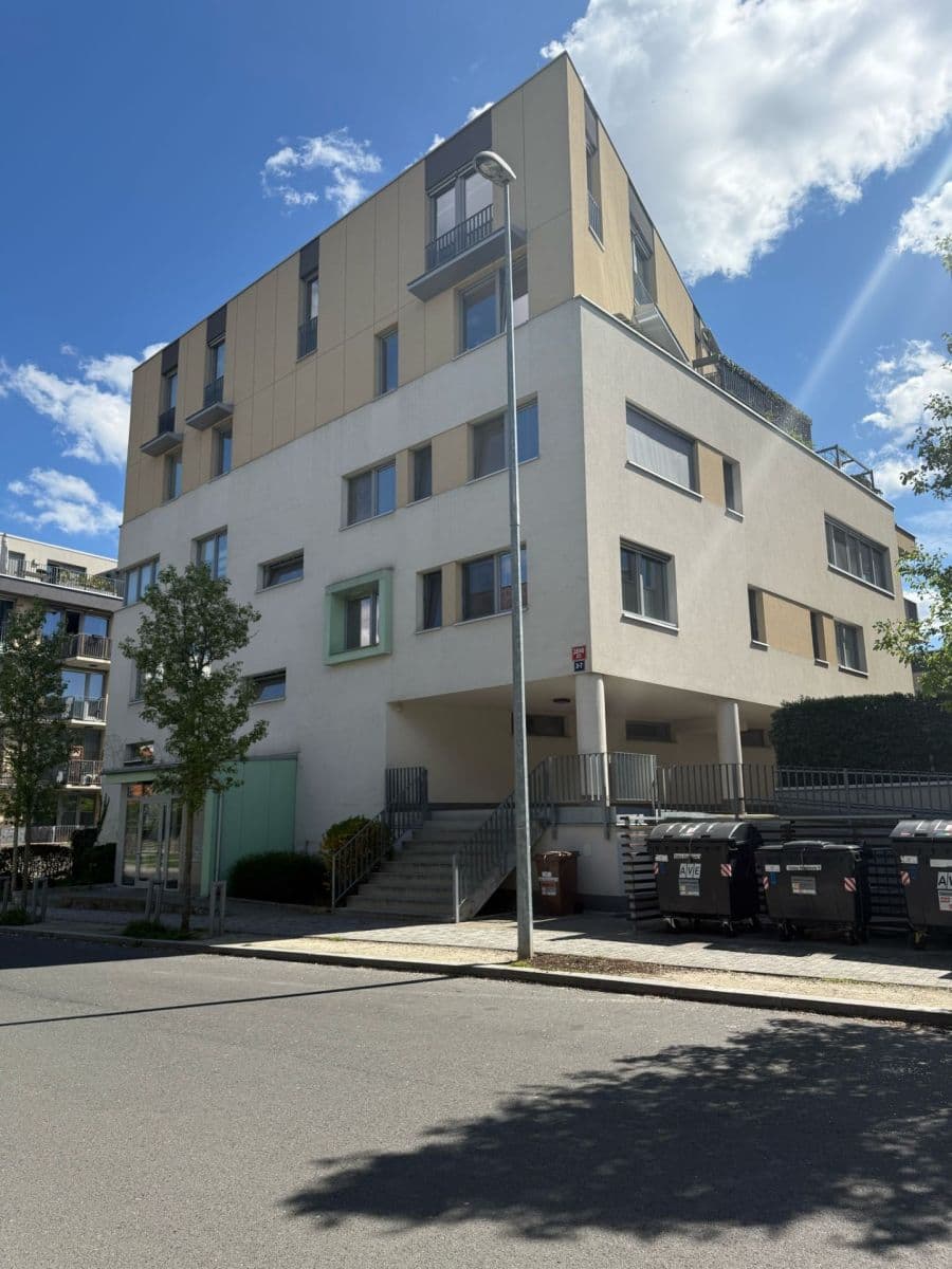 Prenájom bytu 1-izbový 38 m², Olgy Havlové, Praha, Praha Prenájom bytu 1-izbový 38 m², Olgy Havlové, Praha, Praha