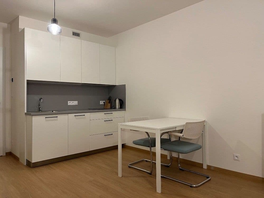 Prenájom bytu 1-izbový 32 m², Poděbradská, Praha, Praha Prenájom bytu 1-izbový 32 m², Poděbradská, Praha, Praha