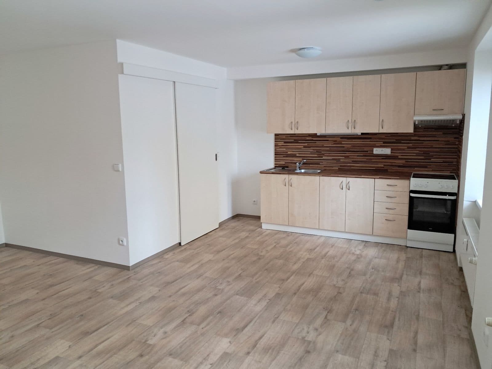 Prenájom bytu 2-izbový 47 m², Karáskovo náměstí, Brno, Jihomoravský kraj Prenájom bytu 2-izbový 47 m², Karáskovo náměstí, Brno, Jihomoravský kraj