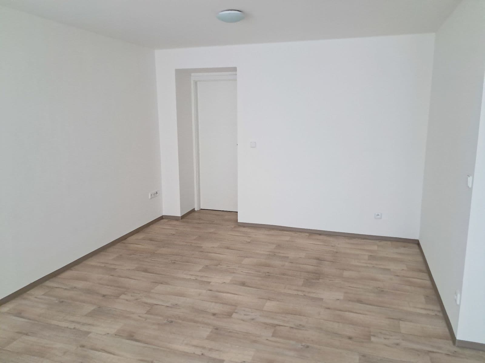 Prenájom bytu 2-izbový 47 m², Karáskovo náměstí, Brno, Jihomoravský kraj Prenájom bytu 2-izbový 47 m², Karáskovo náměstí, Brno, Jihomoravský kraj