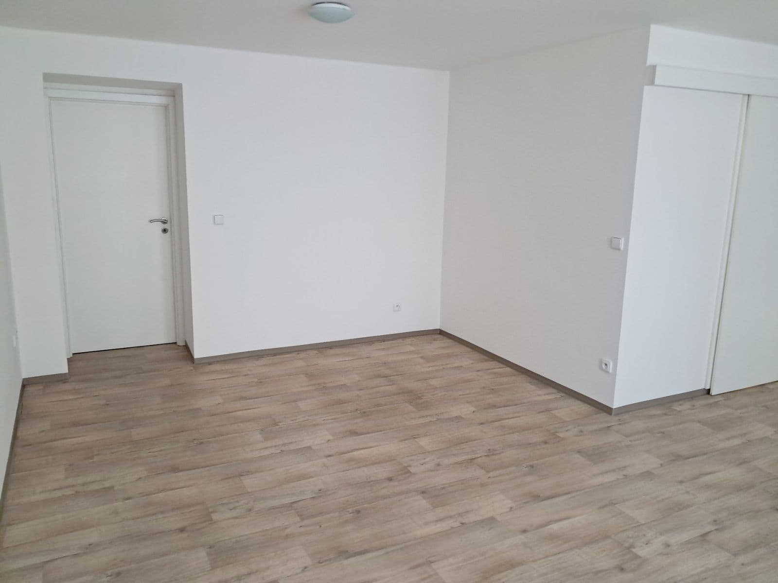 Prenájom bytu 2-izbový 47 m², Karáskovo náměstí, Brno, Jihomoravský kraj Prenájom bytu 2-izbový 47 m², Karáskovo náměstí, Brno, Jihomoravský kraj