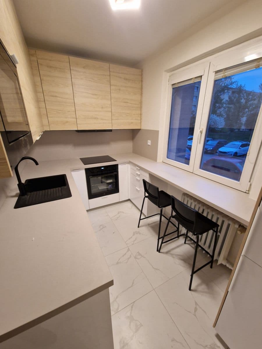 Prenájom bytu 3-izbový 70 m², Přistoupimská, Praha, Praha Prenájom bytu 3-izbový 70 m², Přistoupimská, Praha, Praha