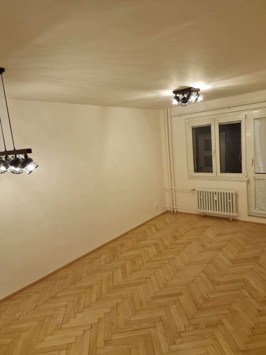 Prenájom bytu 3-izbový 70 m², Přistoupimská, Praha, Praha Prenájom bytu 3-izbový 70 m², Přistoupimská, Praha, Praha