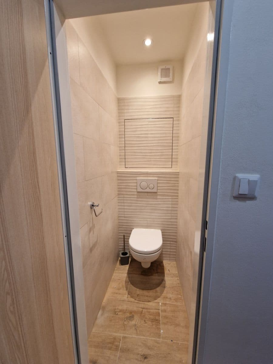 Prenájom bytu 3-izbový 70 m², Přistoupimská, Praha, Praha Prenájom bytu 3-izbový 70 m², Přistoupimská, Praha, Praha