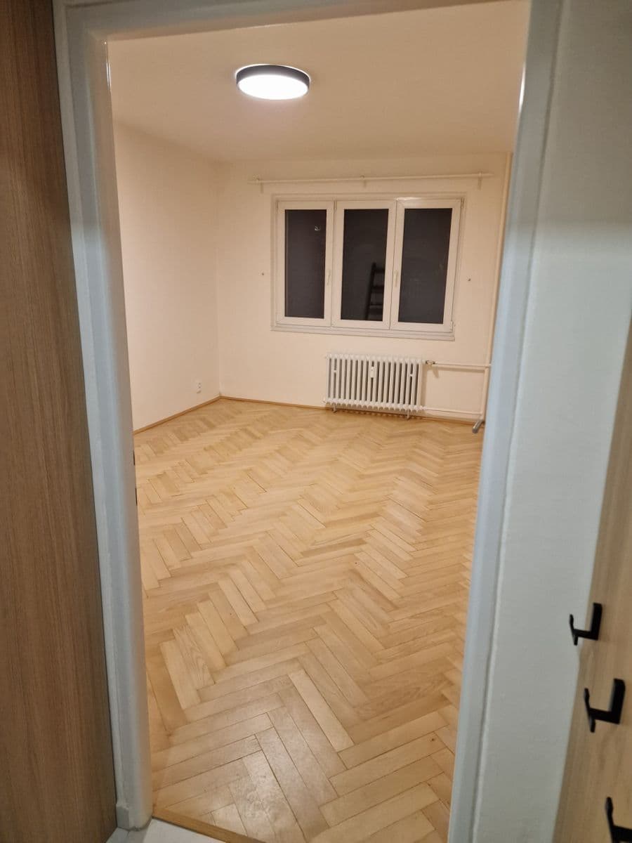 Prenájom bytu 3-izbový 70 m², Přistoupimská, Praha, Praha Prenájom bytu 3-izbový 70 m², Přistoupimská, Praha, Praha