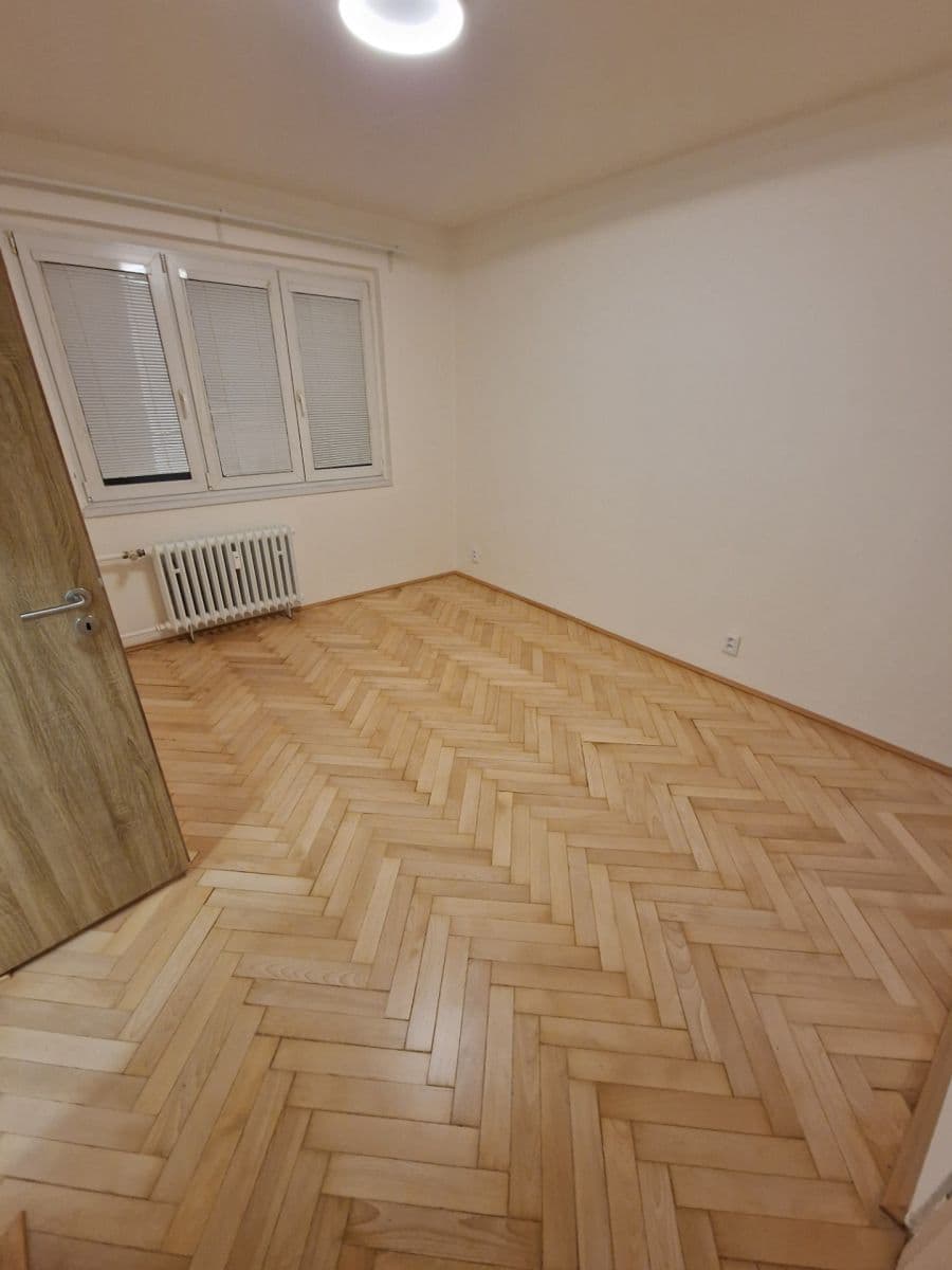 Prenájom bytu 3-izbový 70 m², Přistoupimská, Praha, Praha Prenájom bytu 3-izbový 70 m², Přistoupimská, Praha, Praha