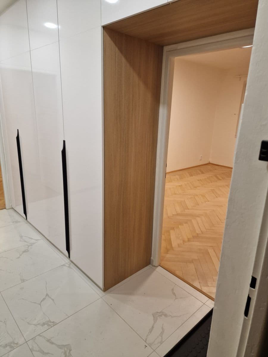 Prenájom bytu 3-izbový 70 m², Přistoupimská, Praha, Praha Prenájom bytu 3-izbový 70 m², Přistoupimská, Praha, Praha
