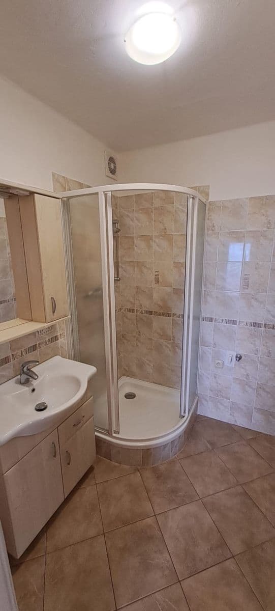 Prenájom bytu 3-izbový 76 m², Nový Bydžov, Královéhradecký kraj Prenájom bytu 3-izbový 76 m², Nový Bydžov, Královéhradecký kraj