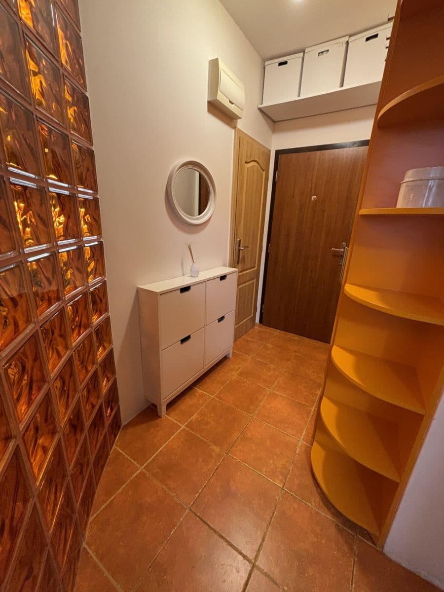 Predaj bytu 3-izbový 74 m², Hořelické náměstí, Rudná, Středočeský kraj Predaj bytu 3-izbový 74 m², Hořelické náměstí, Rudná, Středočeský kraj