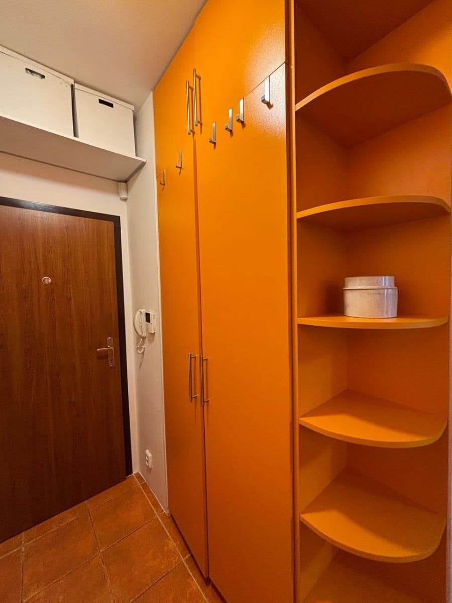 Predaj bytu 3-izbový 74 m², Hořelické náměstí, Rudná, Středočeský kraj Predaj bytu 3-izbový 74 m², Hořelické náměstí, Rudná, Středočeský kraj