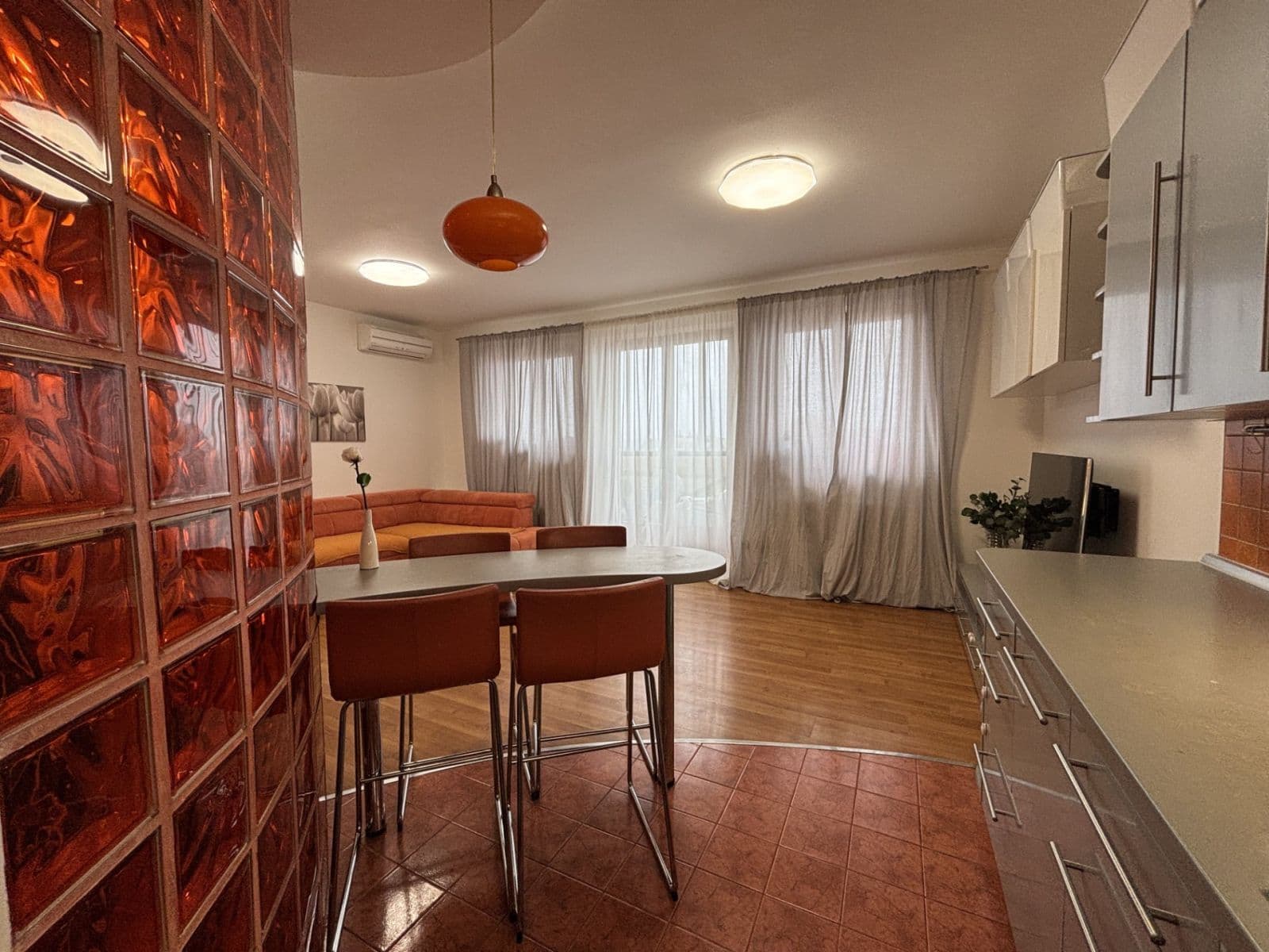 Predaj bytu 3-izbový 74 m², Hořelické náměstí, Rudná, Středočeský kraj Predaj bytu 3-izbový 74 m², Hořelické náměstí, Rudná, Středočeský kraj