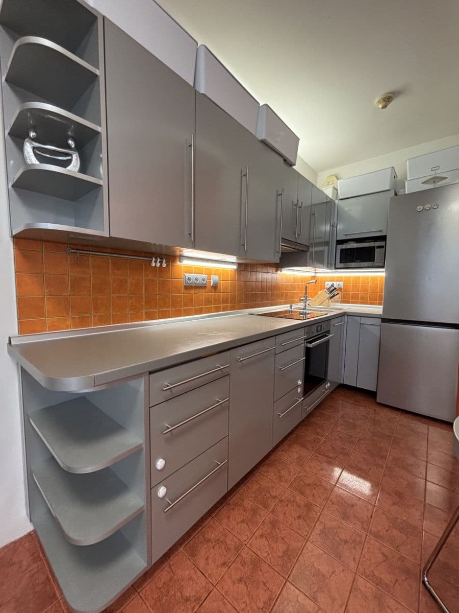 Predaj bytu 3-izbový 74 m², Hořelické náměstí, Rudná, Středočeský kraj Predaj bytu 3-izbový 74 m², Hořelické náměstí, Rudná, Středočeský kraj