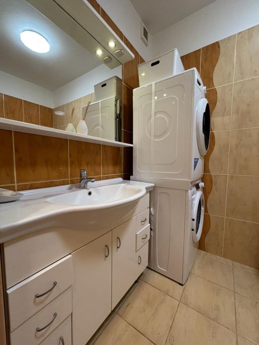 Predaj bytu 3-izbový 74 m², Hořelické náměstí, Rudná, Středočeský kraj Predaj bytu 3-izbový 74 m², Hořelické náměstí, Rudná, Středočeský kraj