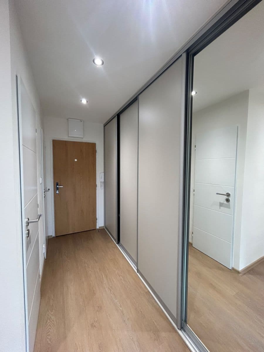 Prenájom bytu 2-izbový 40 m², Teplická, Praha, Praha Prenájom bytu 2-izbový 40 m², Teplická, Praha, Praha