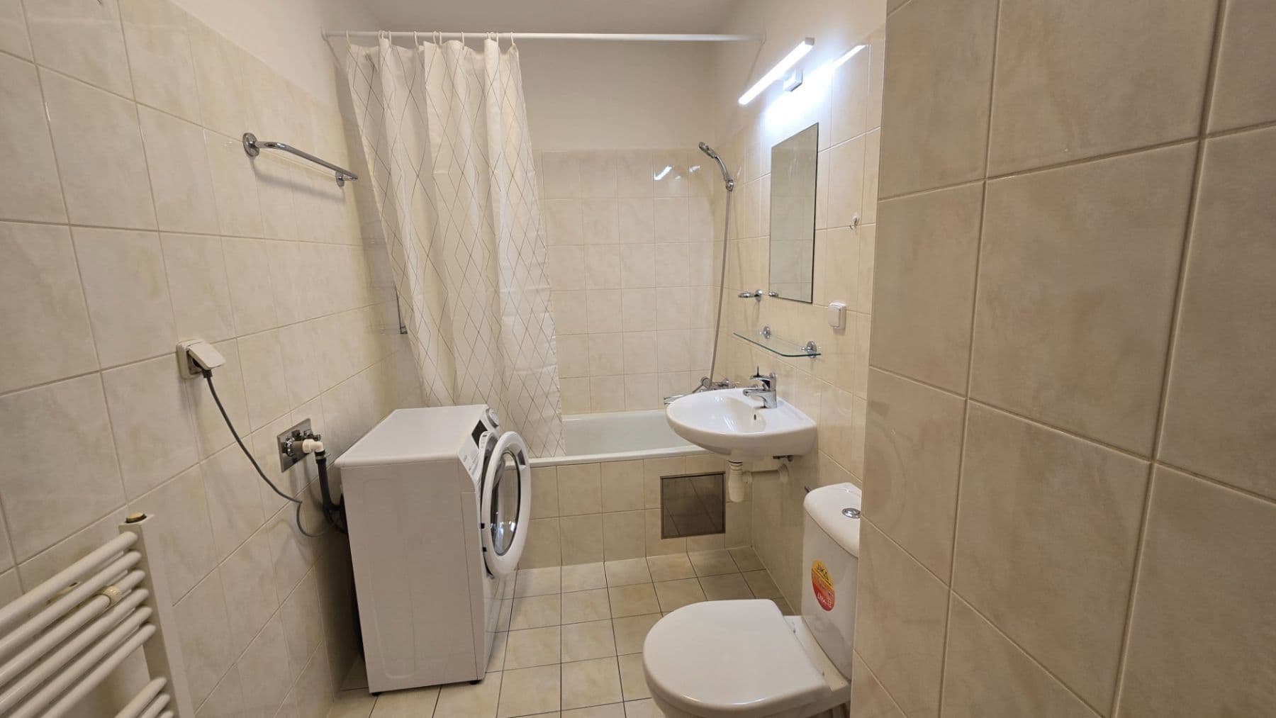 Prenájom bytu 1-izbový 38 m², Padovská, Praha, Praha Prenájom bytu 1-izbový 38 m², Padovská, Praha, Praha