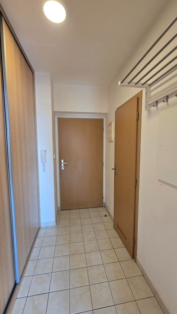 Prenájom bytu 1-izbový 38 m², Padovská, Praha, Praha Prenájom bytu 1-izbový 38 m², Padovská, Praha, Praha