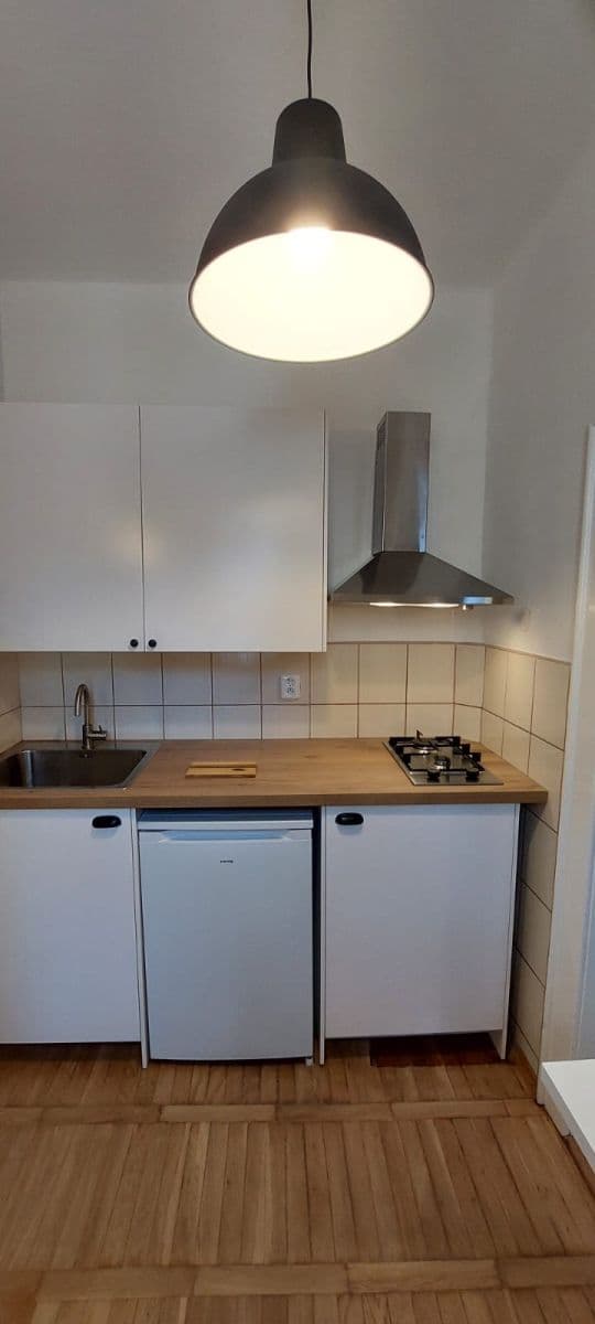 Prenájom bytu 1-izbový 37 m², Pod Labuťkou, Praha, Praha Prenájom bytu 1-izbový 37 m², Pod Labuťkou, Praha, Praha