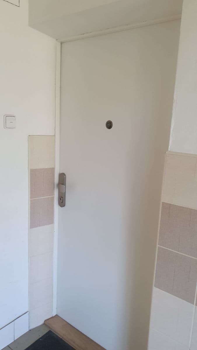Prenájom bytu 3-izbový 57 m², Novodvorská, Praha, Praha Prenájom bytu 3-izbový 57 m², Novodvorská, Praha, Praha
