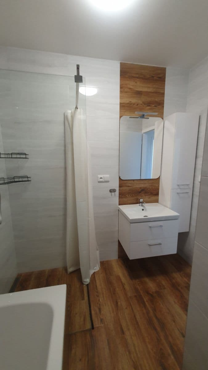 Prenájom bytu 3-izbový 57 m², Novodvorská, Praha, Praha Prenájom bytu 3-izbový 57 m², Novodvorská, Praha, Praha
