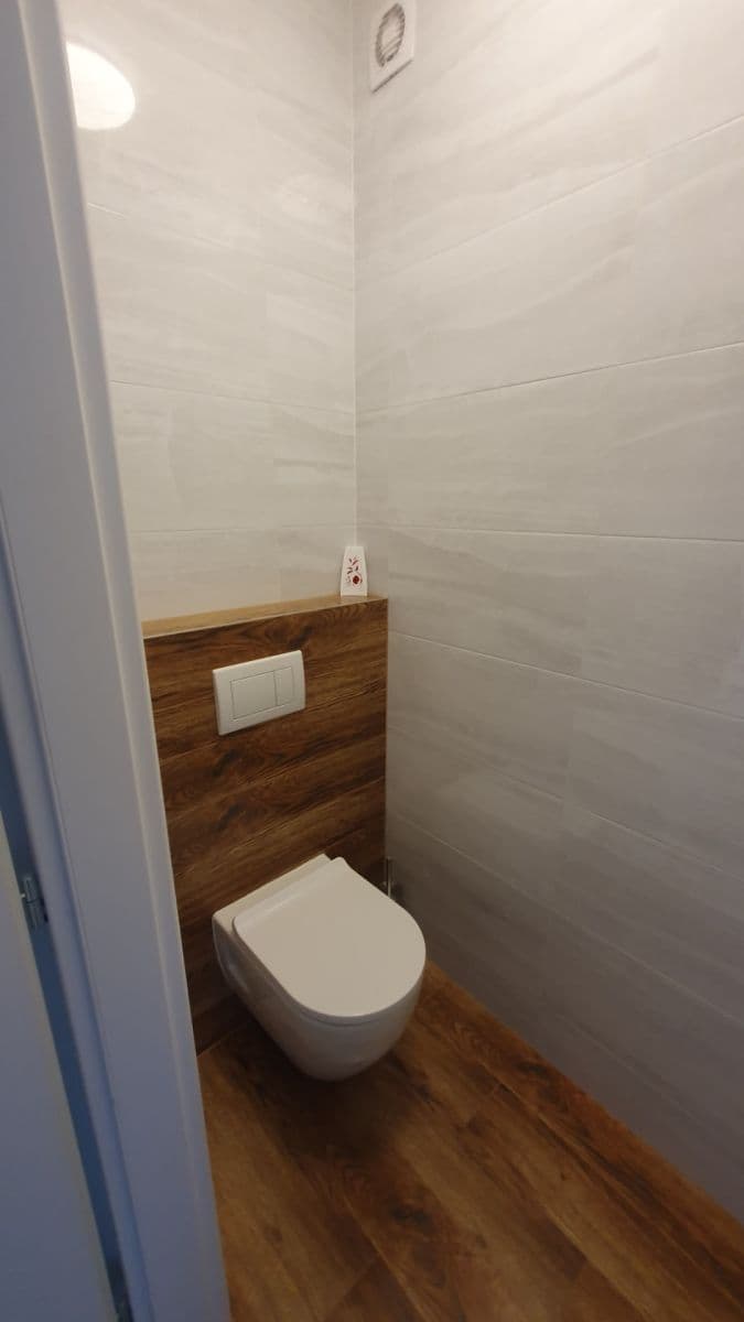 Prenájom bytu 3-izbový 57 m², Novodvorská, Praha, Praha Prenájom bytu 3-izbový 57 m², Novodvorská, Praha, Praha