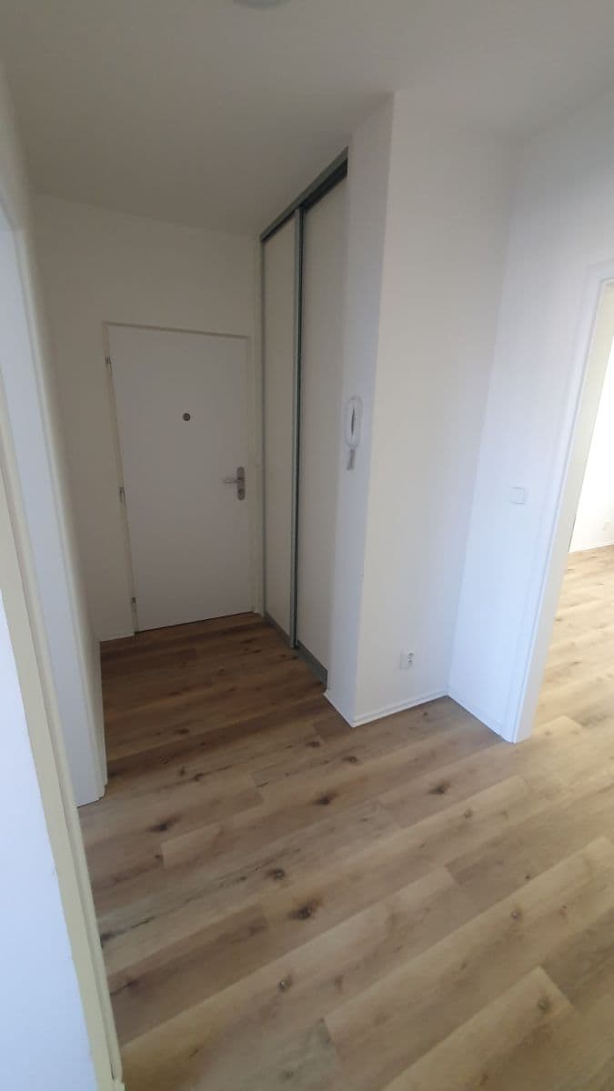 Prenájom bytu 3-izbový 57 m², Novodvorská, Praha, Praha Prenájom bytu 3-izbový 57 m², Novodvorská, Praha, Praha