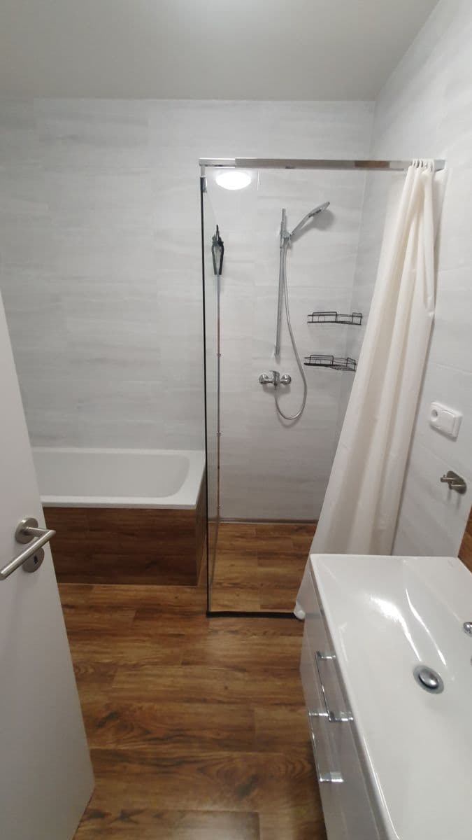 Prenájom bytu 3-izbový 57 m², Novodvorská, Praha, Praha Prenájom bytu 3-izbový 57 m², Novodvorská, Praha, Praha
